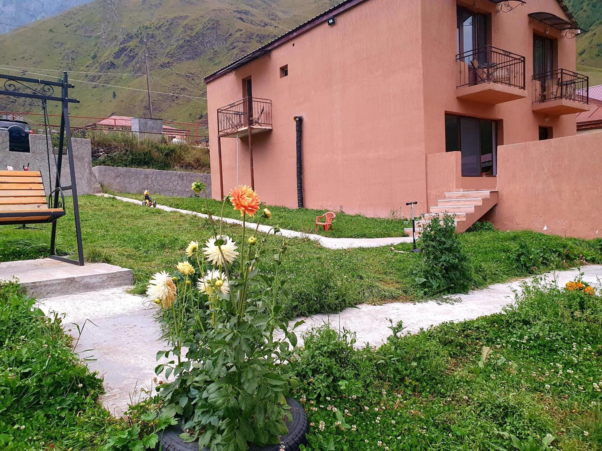 Apartment Nikolo Kazbegi Exterior foto